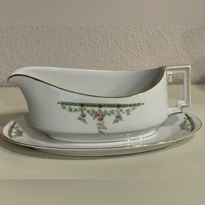 Vintage Heinrich & Co. Selb Bavaria Gravy Boat with an attached underplate.